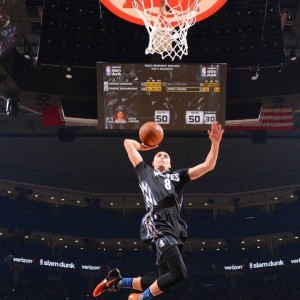 开云官网-德比战火，贝林厄姆场边失控怒吼，AC米兰悍将怒摔水瓶引爆更衣室危机，德比战火，贝林厄姆失控怒吼，AC米兰悍将摔瓶引爆更衣室危机