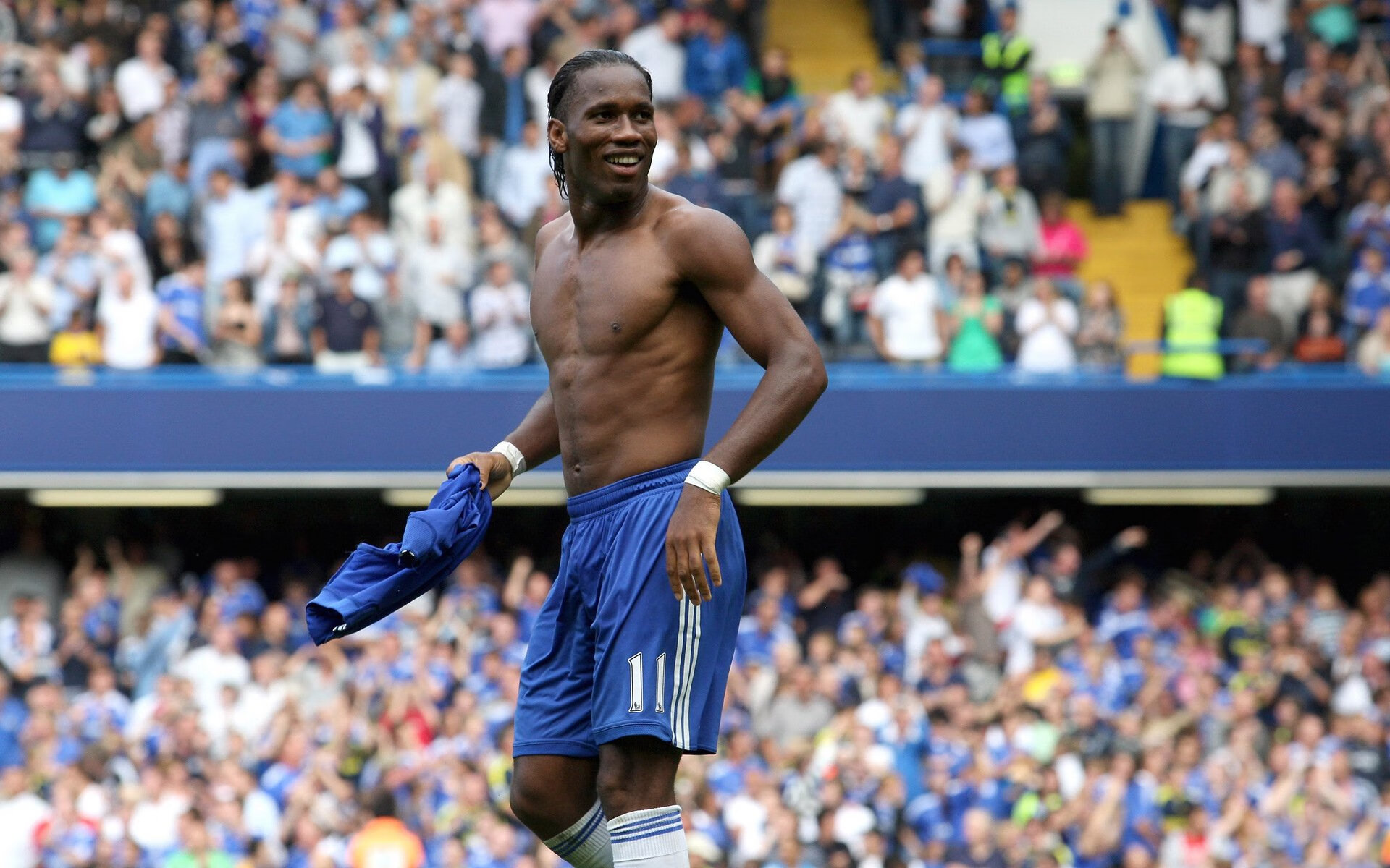 重伤时刻的足球之魂，当梅西倒地，孙兴慜率领全队围拢祈祷，梅西重伤倒地，孙兴慜率全队围拢祈祷